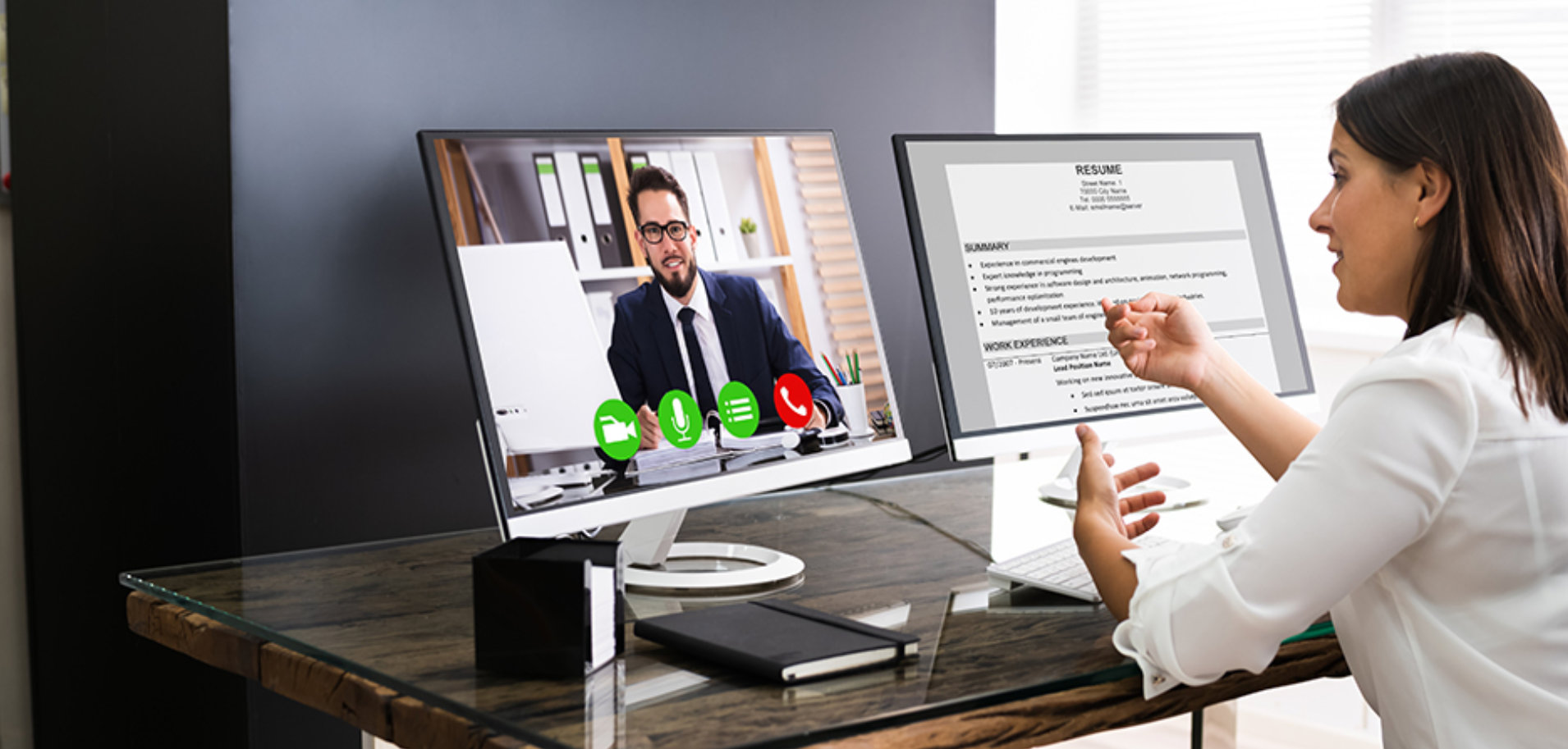 Ραντεβού με βιντεοκλήση με την ομάδα του MAZI TRAVEL